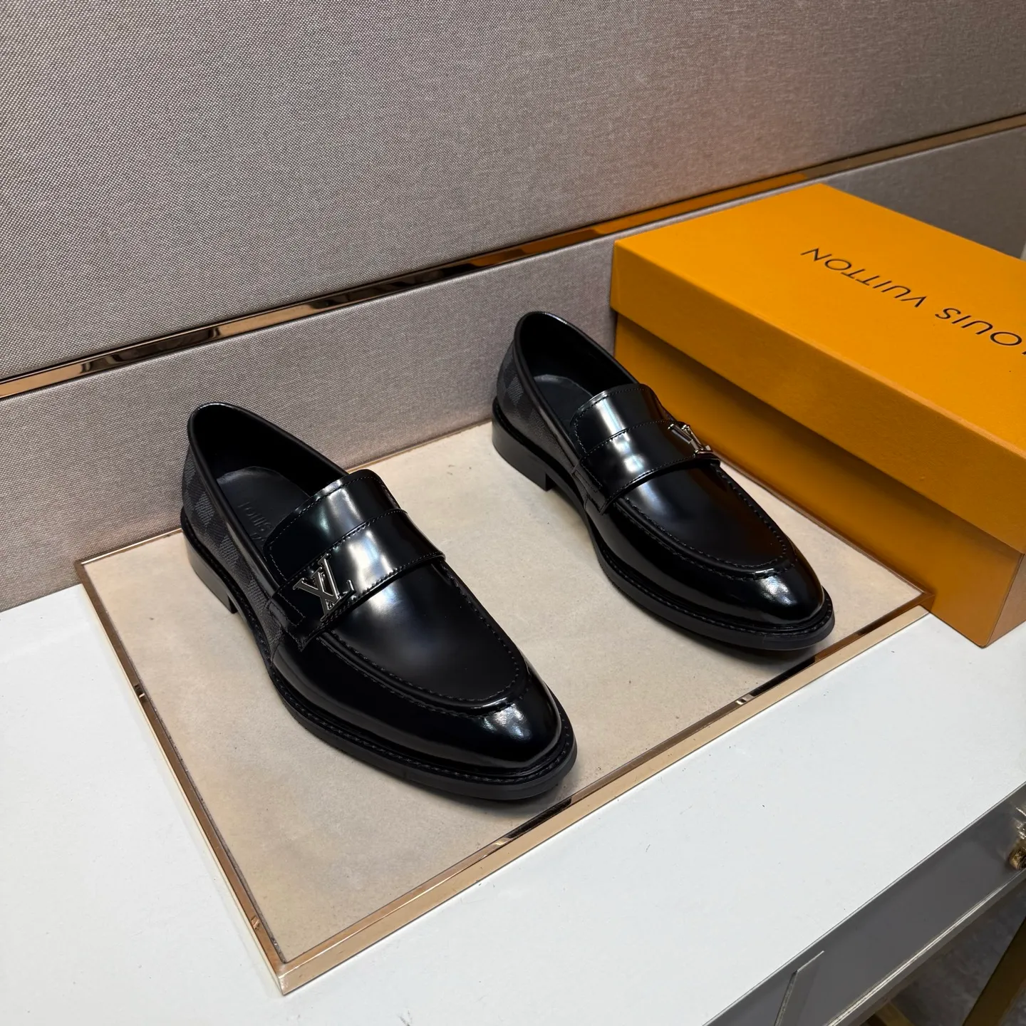 Men's men's shoes 💰pp462【LV～】Men's casual leather shoes 2025z cabinet sales simultaneously 🔶Size: 39-44#️⃣ 🔷2 colors🔜The upper is made of multi-material splicing➕Cow leather lining, comfortable and breathable, sole: original comfortable and wear-resistant outsole, ⚠️real thing📱photographed🎬real thing is better📢📢📢